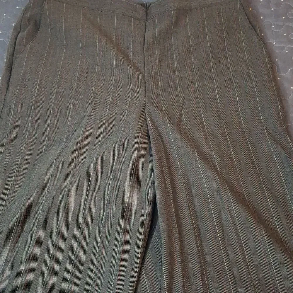 Alfred Dunner Women's Gray Pinstripe Pants size 12 NWT - Picture 3 of 7